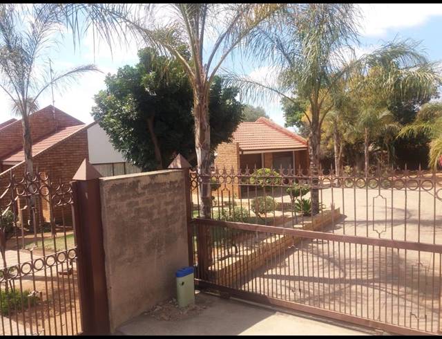 4 BEDROOM HOUSE SOLD IN SOSHANGUVE DD